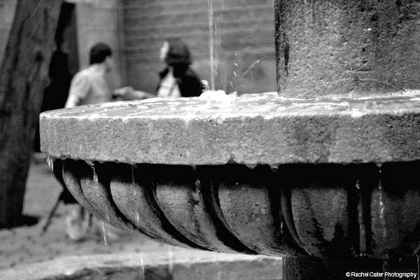 couple at fountain in Spain Rachel Cater Photography