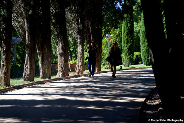 friends walking in la alhambra rachel cater photography